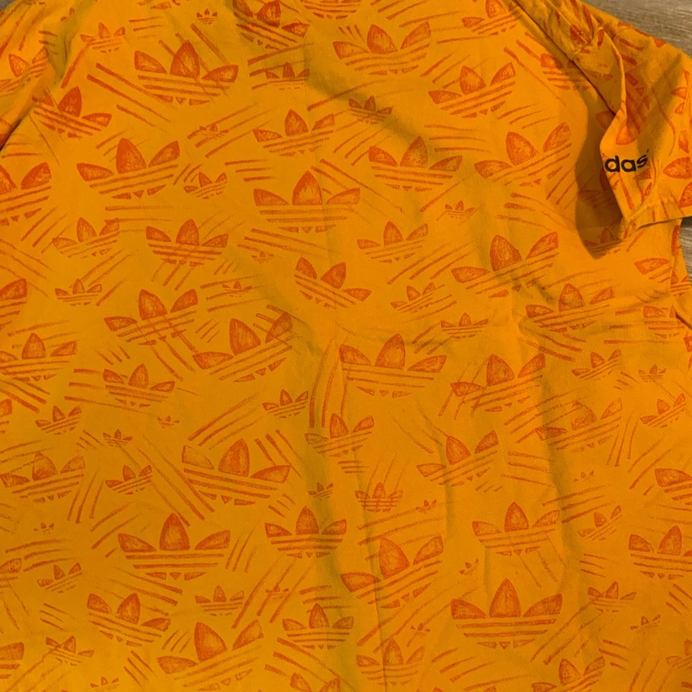 Adidas men’s old school logo t-shirt. Size. XL - Picture 4 of 4